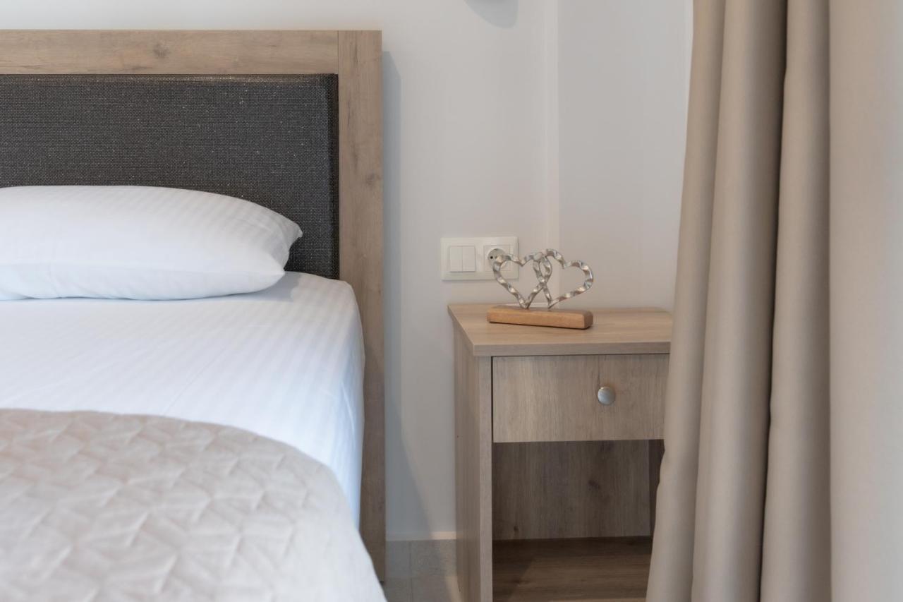 Sunshine Rooms And Suites Vrasná 외부 사진