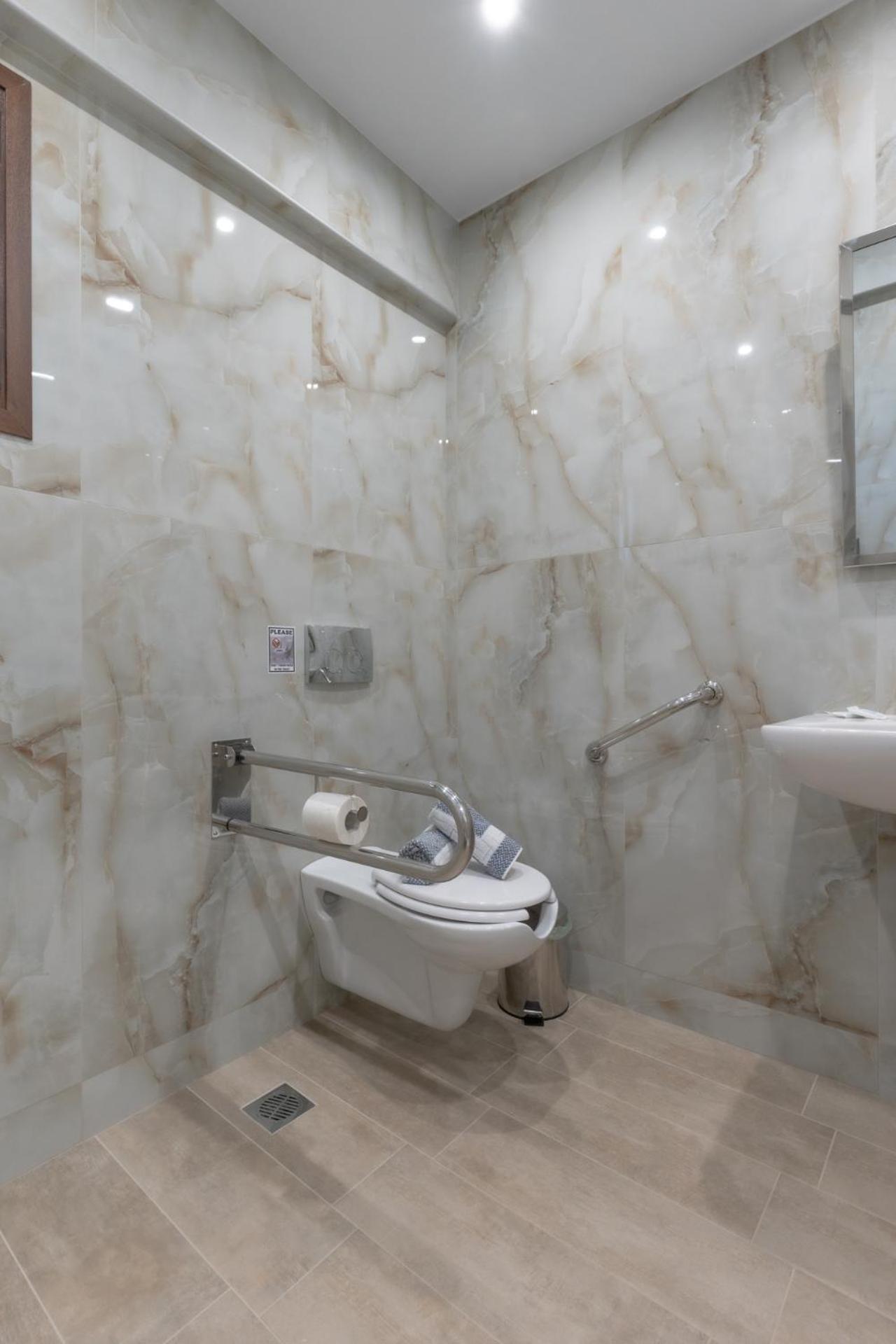 Sunshine Rooms And Suites Vrasná 외부 사진