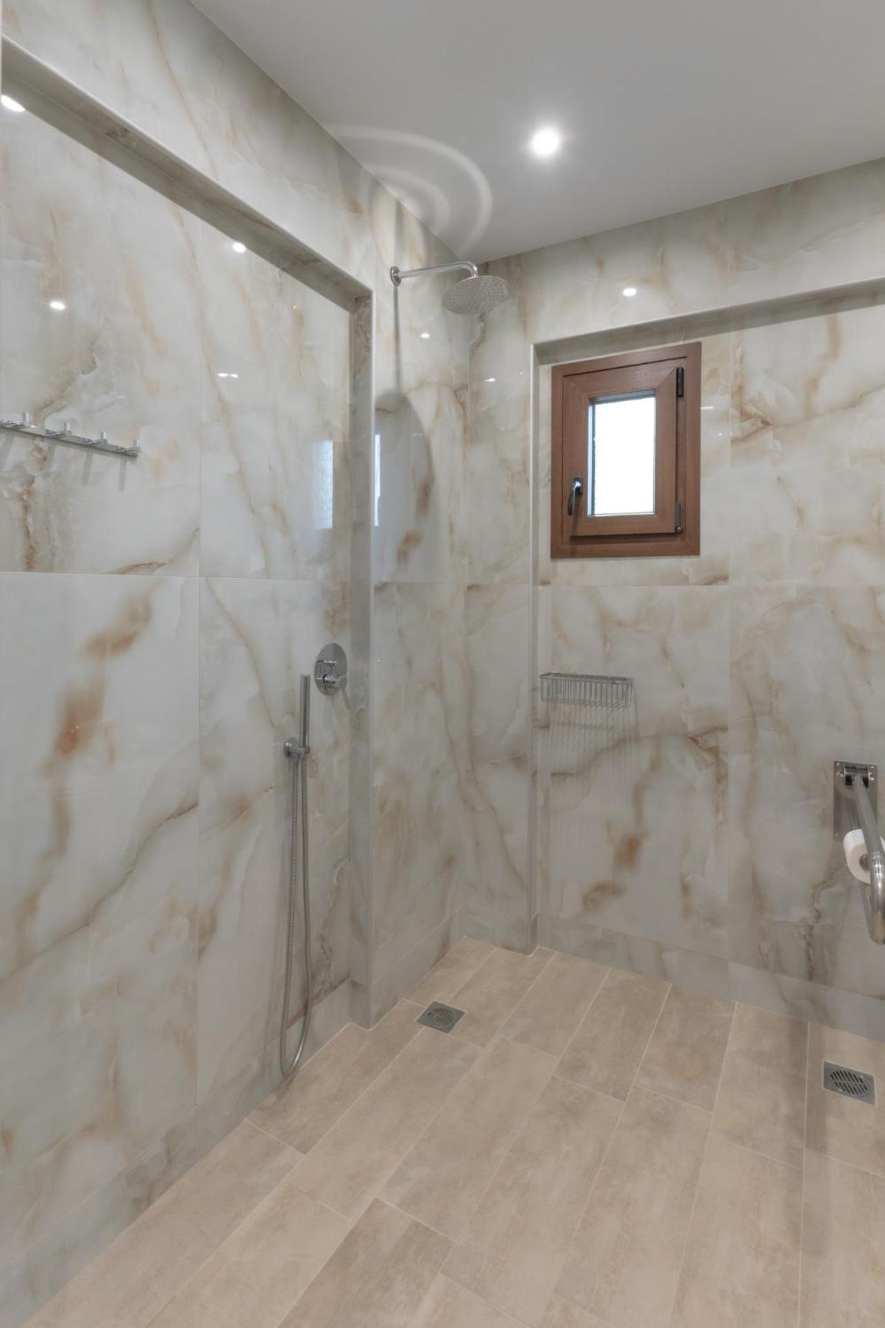 Sunshine Rooms And Suites Vrasná 외부 사진