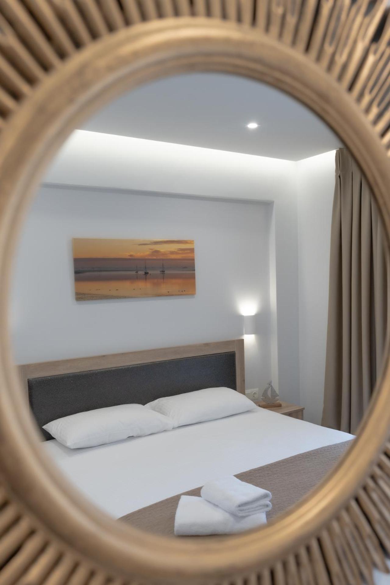 Sunshine Rooms And Suites Vrasná 외부 사진