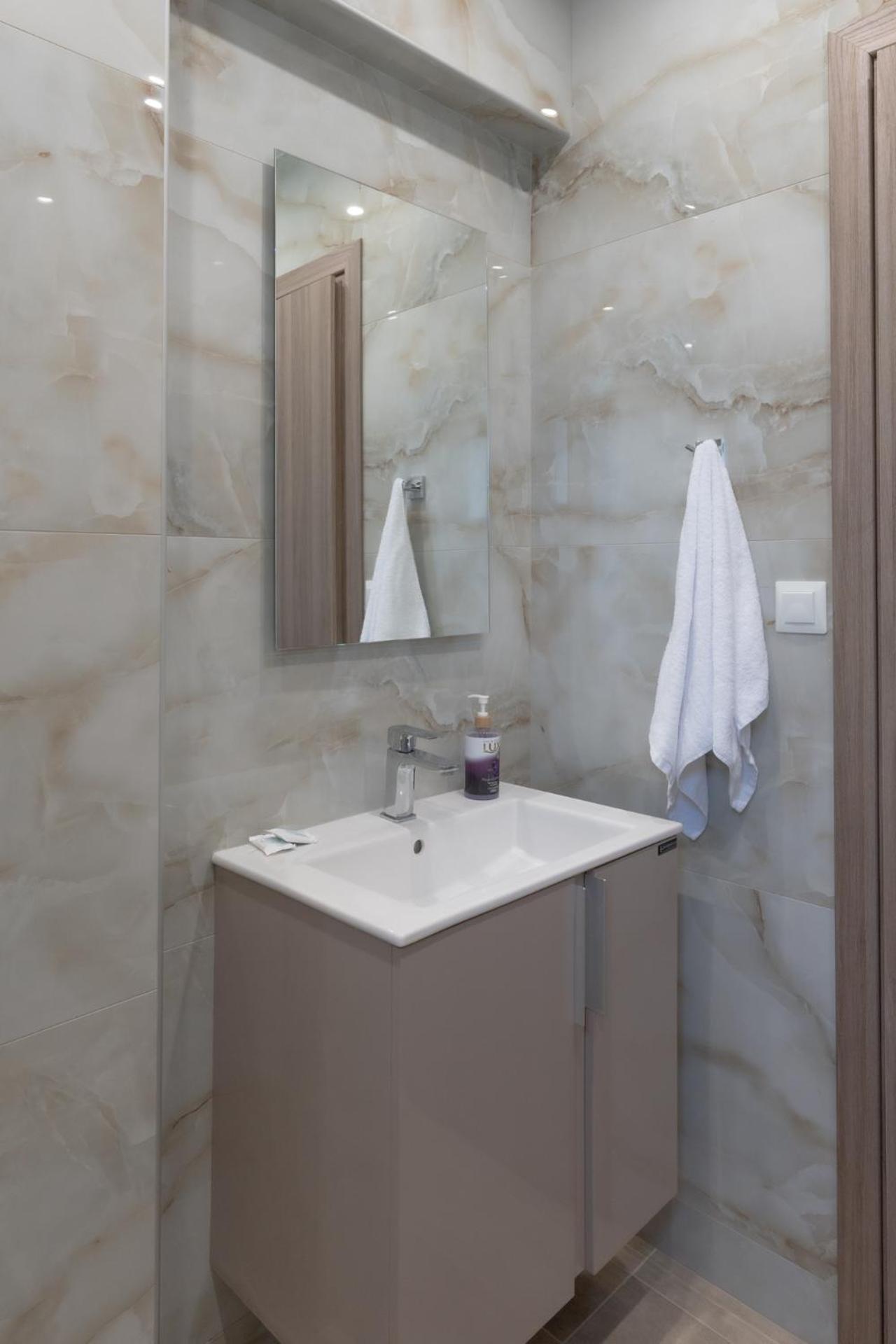 Sunshine Rooms And Suites Vrasná 외부 사진