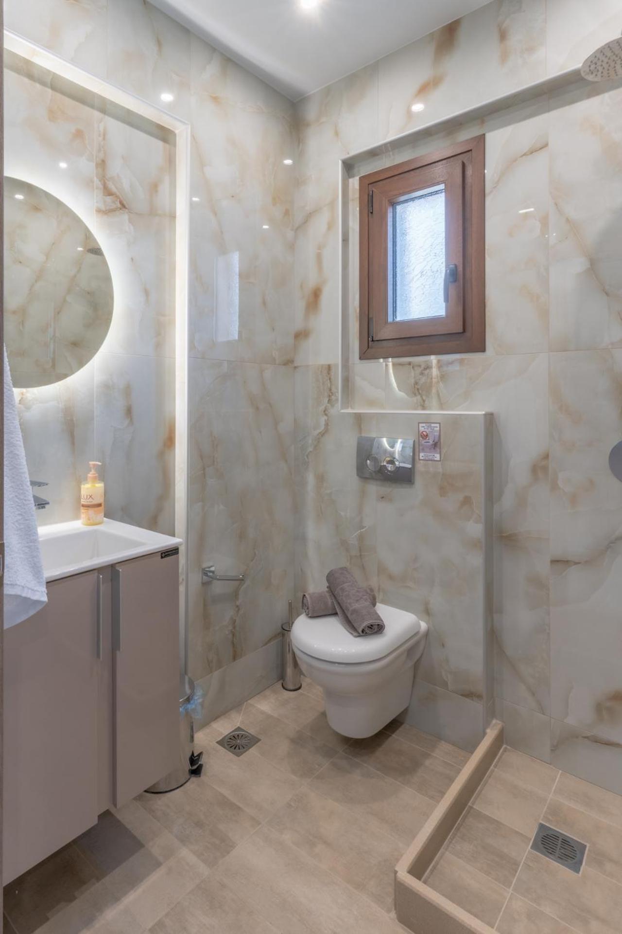 Sunshine Rooms And Suites Vrasná 외부 사진